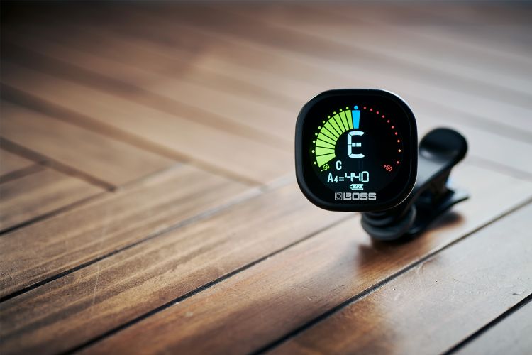 boss-clip-on-tuner-tu-05-aufladbar-noir-accessoire_0002.jpg