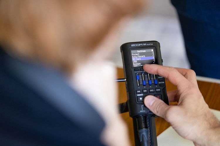 digital-recorcder-zoom-model-r4-hand-recorder-blac_0005.jpg