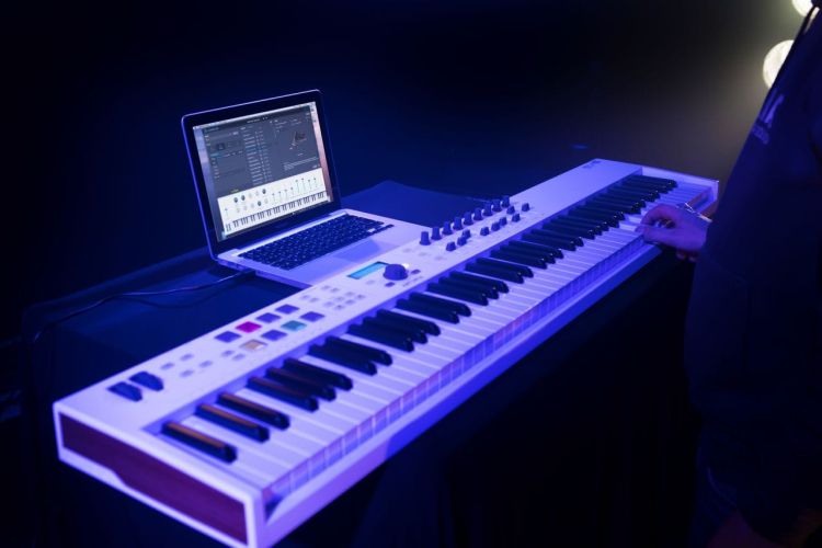contr_leur-de-clavier-usb-midi-arturia-modele-keyl_0004.jpg
