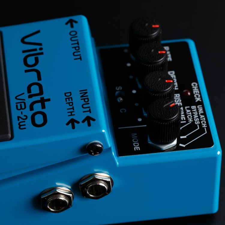 pedale-d_effet-boss-modele-vb-2w-vibrato-waza-craf_0005.jpg