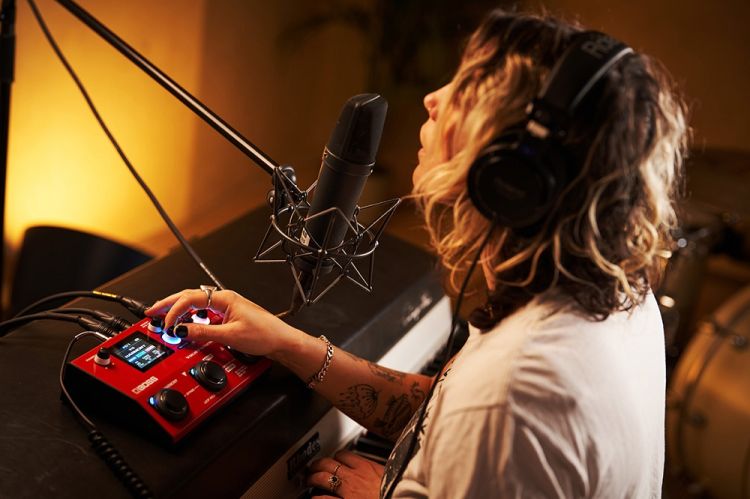 processeur-multi-effets-boss-modele-ve-22-vocal-pe_0006.jpg