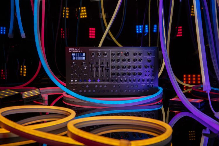 synthetiseur-roland-modele-sh-4d-desktop-noir-_0007.jpg