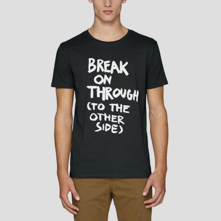 t-shirt-xl-break-on-through-schwarz-marcus-kraft-1_0002.jpg