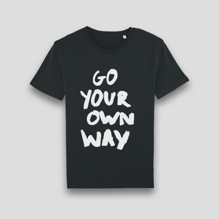 t-shirt-l-go-your-own-way-schwarz-marcus-kraft-100_0001.jpg