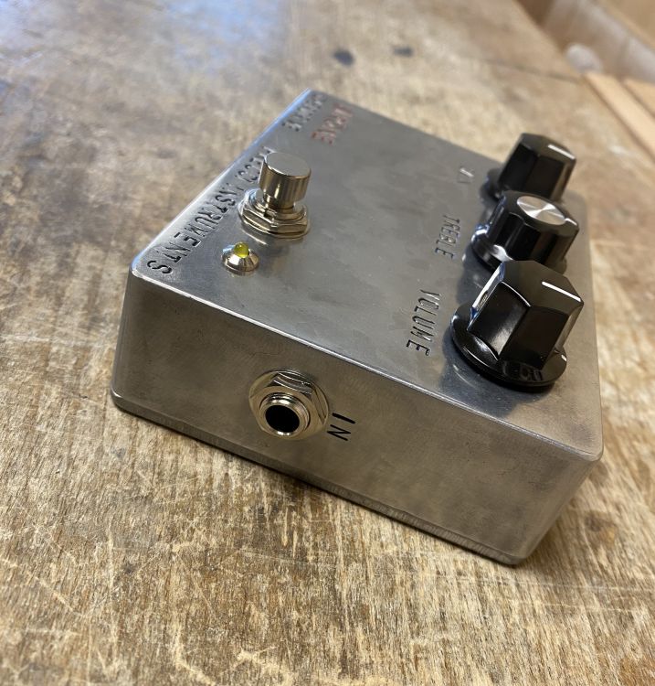effektpedal-frecci-instruments-modell-kirone-silbe_0002.jpg
