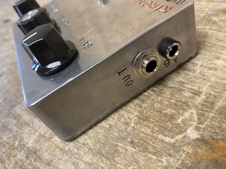 effektpedal-frecci-instruments-modell-kirone-silbe_0003.jpg