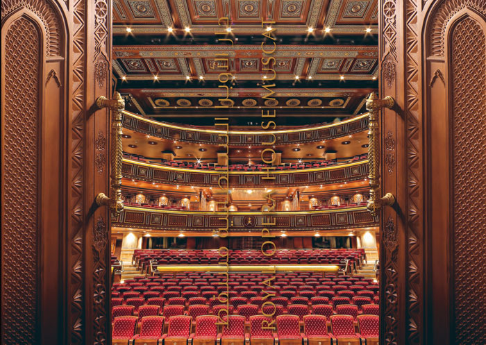 the-royal-opera-house-muscat-buch-_geb-in-schuber-_0001.JPG