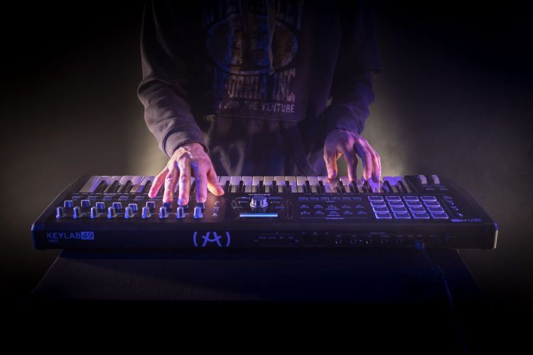 usb-midi-keyboard-controller-arturia-modell-keylab_0003.jpg