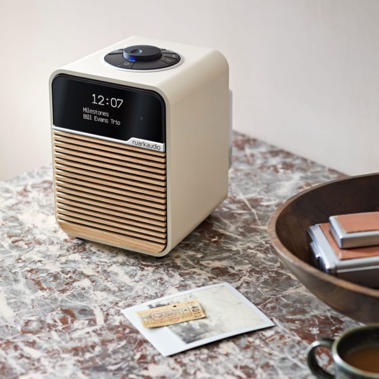 radio-ruark-audio-modele-r1-deluxe-bluetooth-radio_0002.jpg
