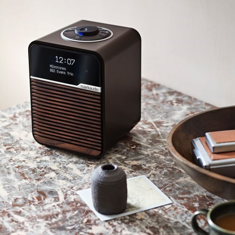radio-ruark-audio-modele-r1-deluxe-bluetooth-radio_0002.jpg
