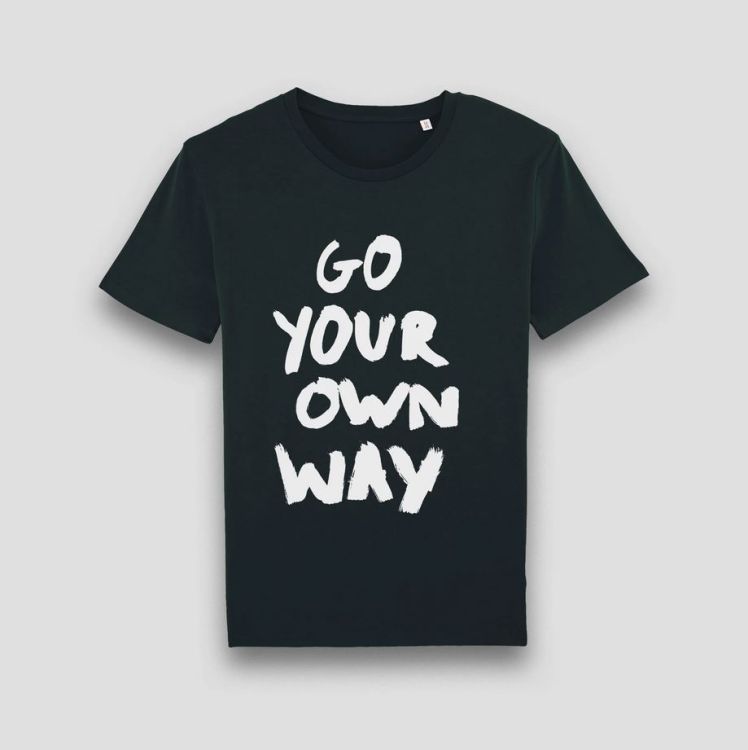 t-shirt-xl-go-your-own-way-schwarz-marcus-kraft-10_0001.jpg