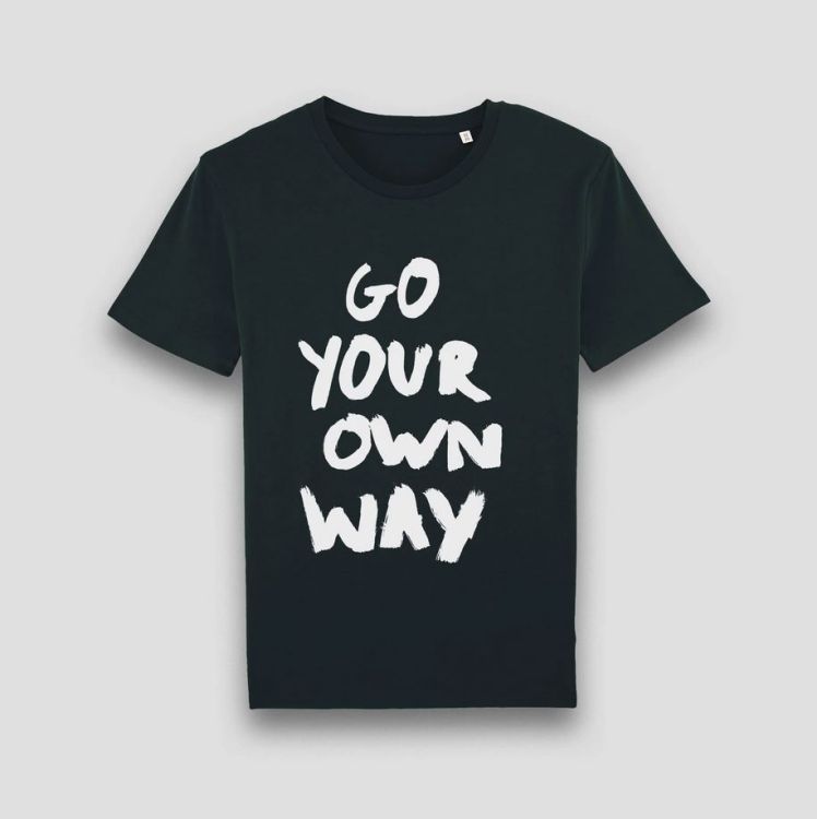 t-shirt-s-go-your-own-way-schwarz-marcus-kraft-100_0001.jpg