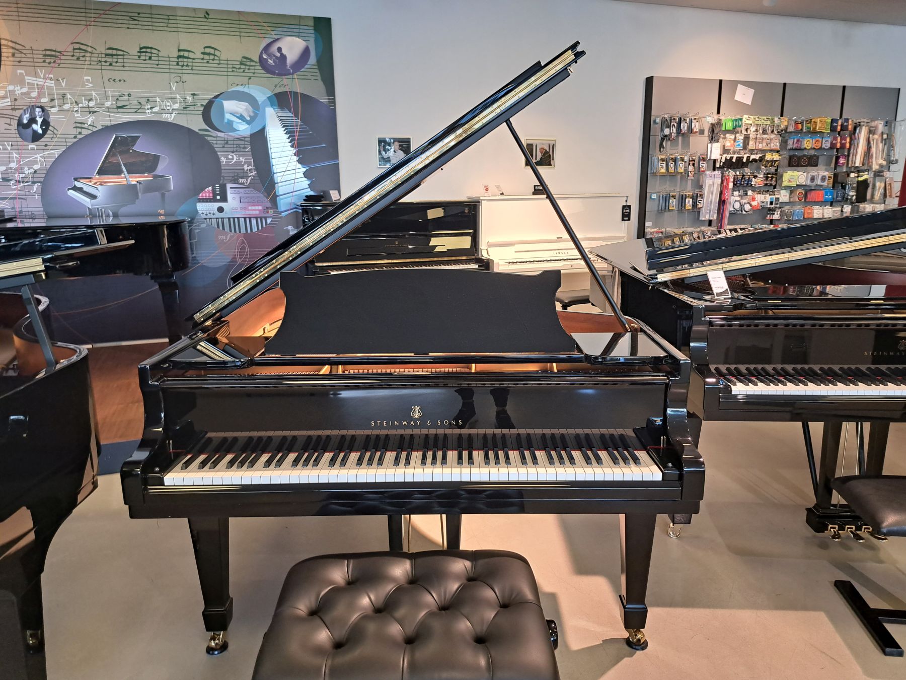 Steinway & Sons O-180-0001.jpg