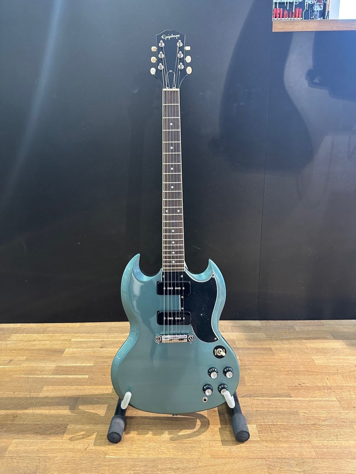 Epiphone E-Gitarre-0001.jpg